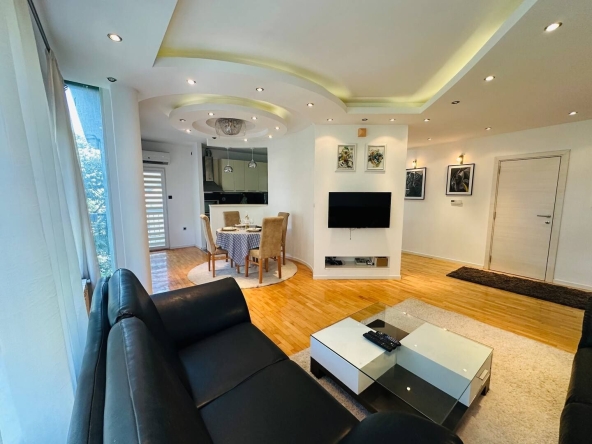 Дава се под наем Тристаен апартамент в София, Хиподрума - 106 кв.м за 637.5 € - Снимка #1