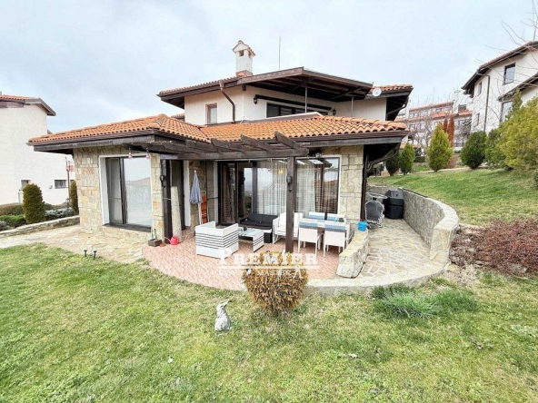 Тристаен апартамент в к.к. Слънчев бряг - 99 кв.м за 567 €/кв.м - Снимка #1