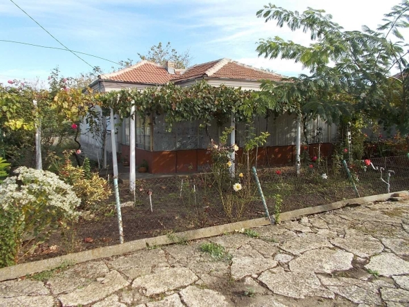 Къща в с. Змеево, Област Добрич - 120 кв.м за 384 €/кв.м - Снимка #1