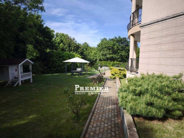 Двустаен апартамент в к.к. Слънчев бряг - 68 кв.м за 395 €/кв.м - Снимка #1