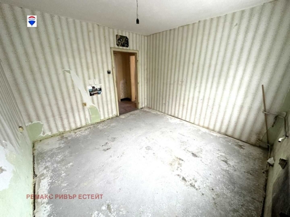 Тристаен апартамент в Русе, Здравец Изток - 82 кв.м за 597 €/кв.м - Снимка #1