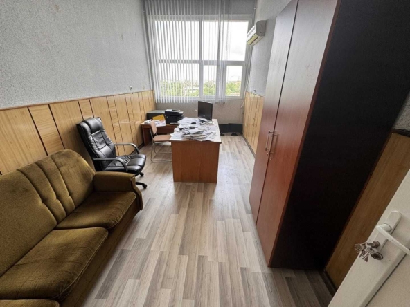 Офис в Русе, Родина 1 - 220 кв.м за 311 €/кв.м - Снимка #1
