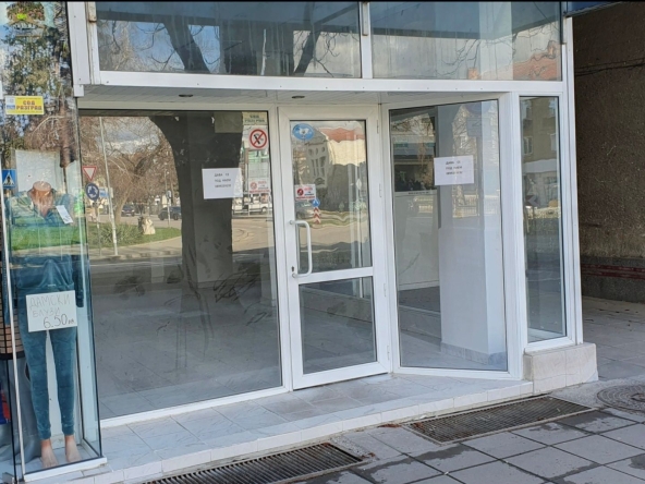 Дава се под наем Магазин в Разград, Център - 80 кв.м за 918 € - Снимка #1