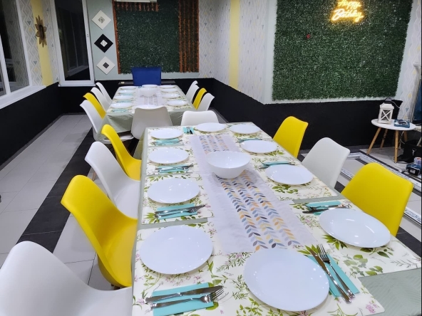 Дава се под наем Заведение в Сливен, Център - 130 кв.м за 101.49 € - Снимка #1