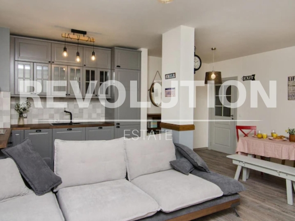 Дава се под наем Двустаен апартамент в Варна, Бриз - 84 кв.м за 650 € - Снимка #1