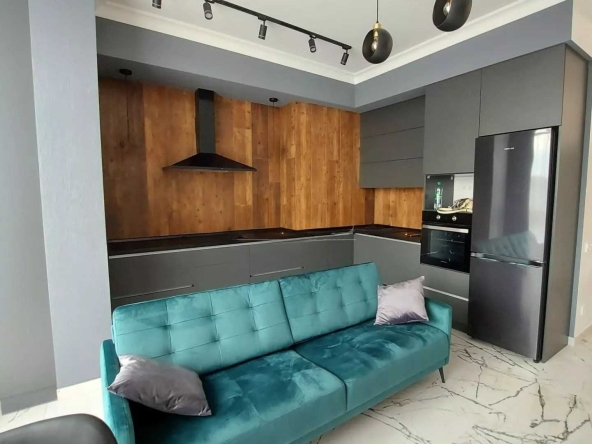 Дава се под наем Тристаен апартамент в Пловдив, Център - 99 кв.м за 433.5 € - Снимка #1