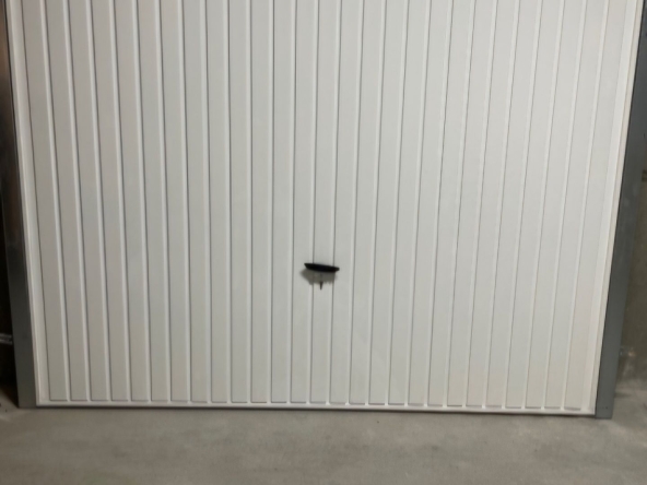 Дава се под наем Гараж / Паркомясто в Варна, Централна поща - 18 кв.м за 117.3 € - Снимка #1