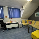 Тристаен апартамент в Търговище, Център - 70 кв.м за 1093 €/кв.м - Снимка #1