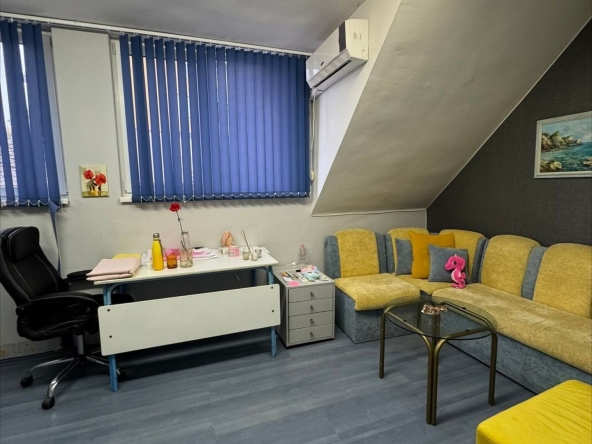 Тристаен апартамент в Търговище, Център - 70 кв.м за 1093 €/кв.м - Снимка #1