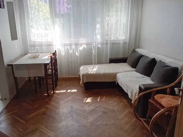 Дава се под наем Двустаен апартамент в Варна, Общината - 60 кв.м за 648.21 € - Снимка #1
