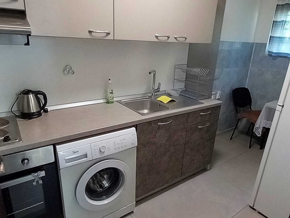 Дава се под наем Едностаен апартамент в София, Лозенец - 40 кв.м за 398.82 € - Снимка #1