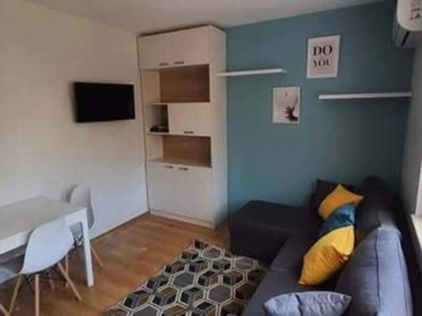 Дава се под наем Двустаен апартамент в Варна, Бриз - 50 кв.м за 648.21 € - Снимка #1