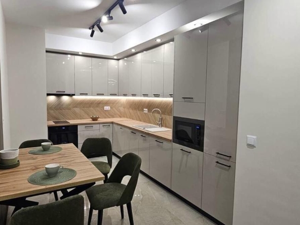 Дава се под наем Двустаен апартамент в Пловдив, Младежки Хълм - 80 кв.м за 750 € - Снимка #1