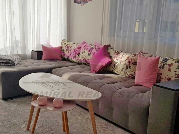 Дава се под наем Двустаен апартамент в Варна, Възраждане 1 - 103 кв.м за 520 € - Снимка #1