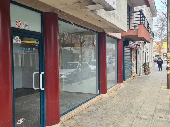 Дава се под наем Магазин в Поморие - 30 кв.м за 3989.73 € - Снимка #1