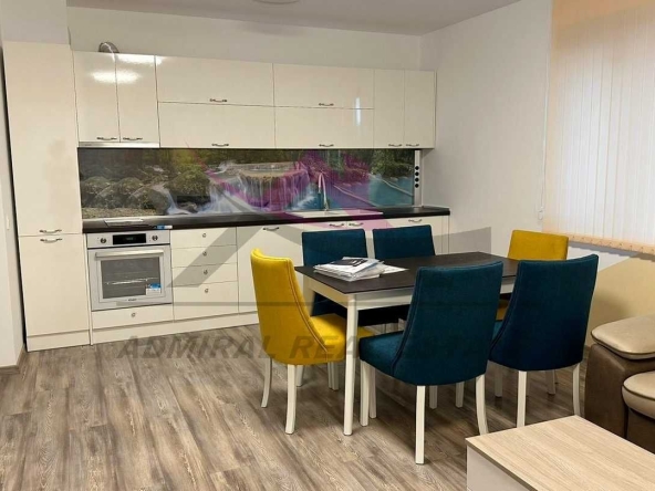 Дава се под наем Тристаен апартамент в к.к. Св.Св. Константин и Елена - 90 кв.м за 800 € - Снимка #1