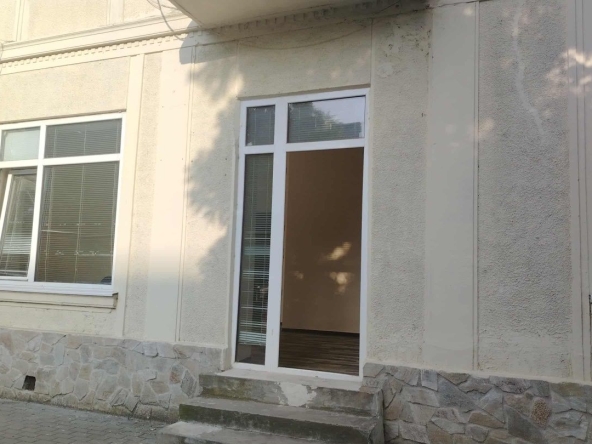 Дава се под наем Офис в с. Аспарухово, Област Варна - 45 кв.м за 306 € - Снимка #1