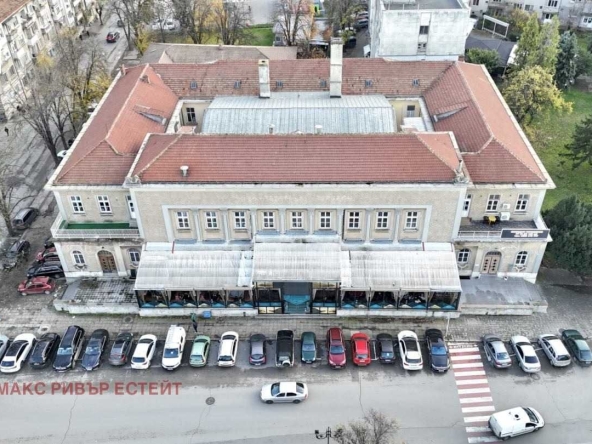 Дава се под наем Офис в Русе, Център - 1943 кв.м за 13615.47 € - Снимка #1