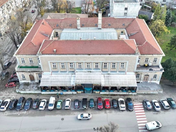 Дава се под наем Заведение в Русе, Център - 750 кв.м за 11221.53 € - Снимка #1