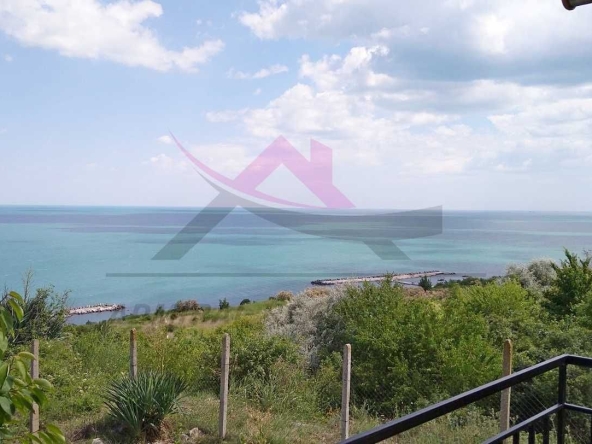 Дава се под наем Къща в к.к. Златни пясъци - 70 кв.м за 700 € - Снимка #1