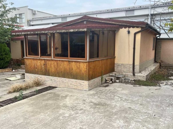 Промишлена сграда в Търговище, Център - 1628 кв.м за 306 €/кв.м - Снимка #1