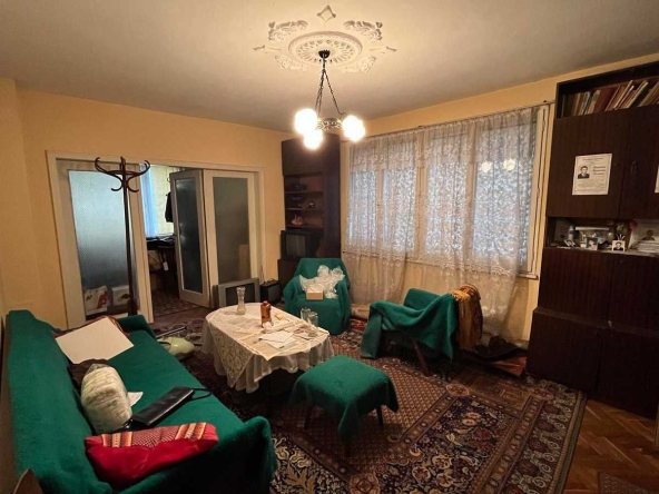Четиристаен апартамент в Търговище, Център - 120 кв.м за 1275 €/кв.м - Снимка #1