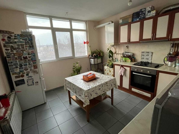 Тристаен апартамент в Търговище, Център - 104 кв.м за 1030 €/кв.м - Снимка #1