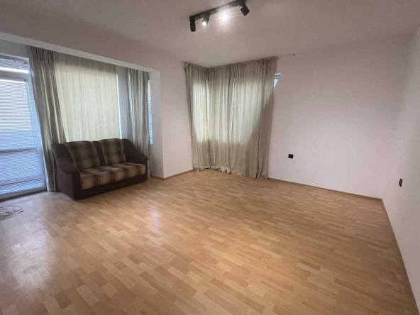 Двустаен апартамент в Търговище, Център - 50 кв.м за 1459 €/кв.м - Снимка #1