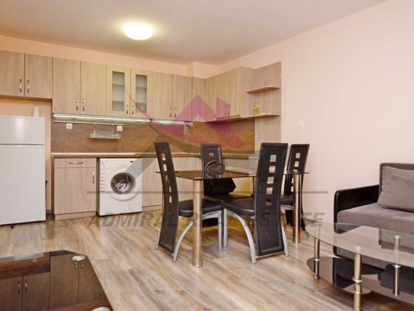 Дава се под наем Тристаен апартамент в Варна, Колхозен пазар - 85 кв.м за 700 € - Снимка #1