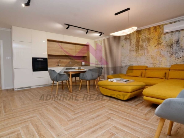 Дава се под наем Тристаен апартамент в Варна, Левски - 90 кв.м за 1300 € - Снимка #1