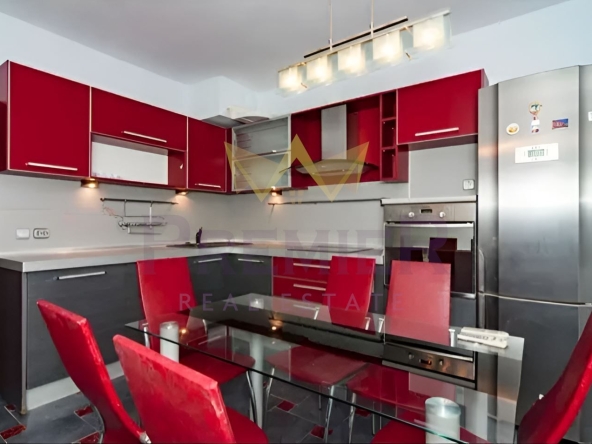 Дава се под наем Тристаен апартамент в Варна, Базар Левски - 65 кв.м за 561 € - Снимка #1