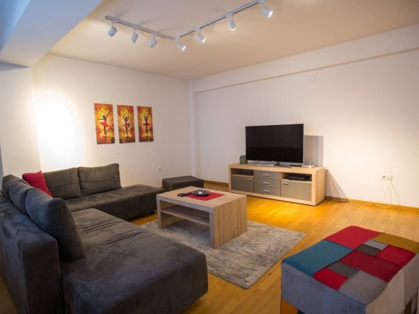 Дава се под наем Тристаен апартамент в София, Младост 1 - 110 кв.м за 612 € - Снимка #1