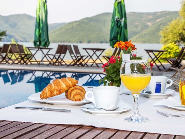 Дава се под наем Едностаен апартамент в с. Главатарци, Област Кърджали - 15 кв.м за 15.3 € - Снимка #1