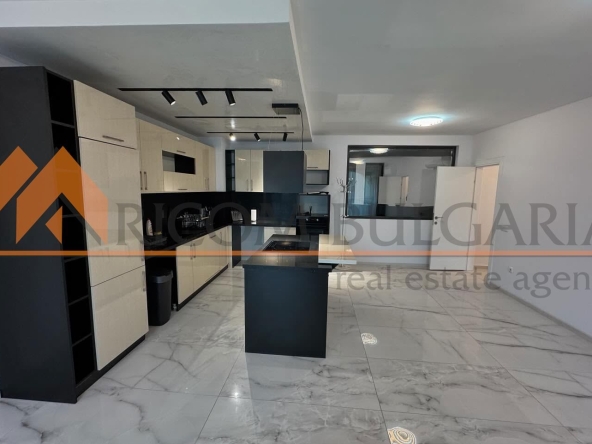 Тристаен апартамент в Варна, м-т Св. Никола - 124 кв.м за 2400 €/кв.м - Снимка #1