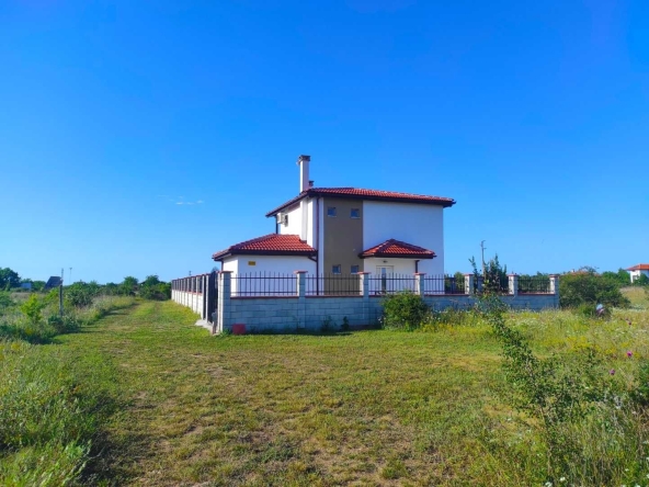 Къща в с. Дуранкулак, Област Добрич - 130 кв.м за 2154 €/кв.м - Снимка #1