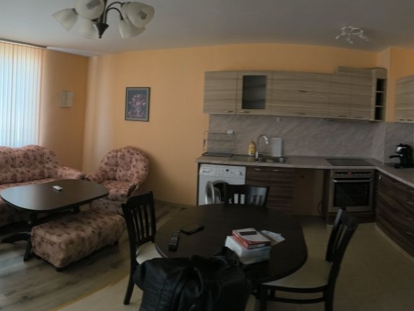 Дава се под наем Двустаен апартамент в Враца, Квартал 72 - 60 кв.м за 357 € - Снимка #1