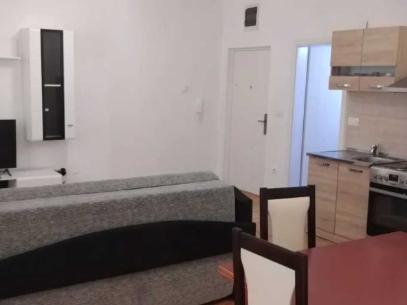 Дава се под наем Тристаен апартамент в Пловдив, Мараша - 84 кв.м за 290.7 € - Снимка #1