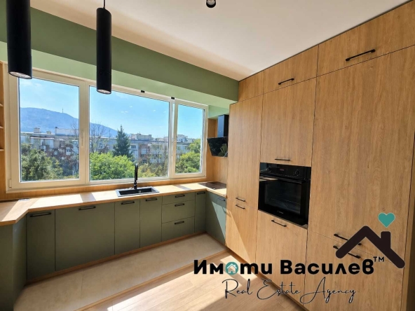 Тристаен апартамент в София, Център - 67 кв.м за 1804 €/кв.м - Снимка #1