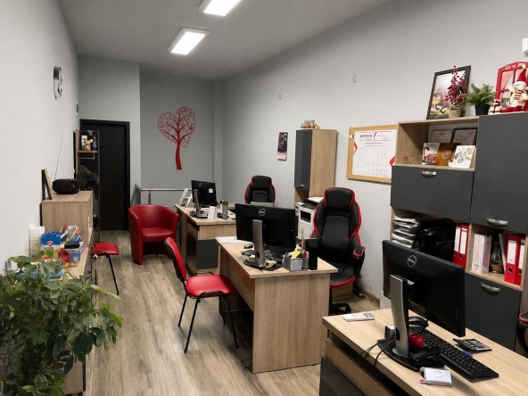 Офис в Пловдив, Младежки Хълм - 89 кв.м за 988 €/кв.м - Снимка #1