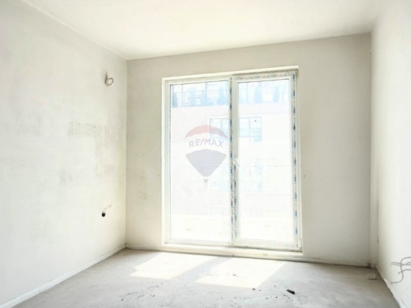 Двустаен апартамент в Варна, Погреби - 75 кв.м за 1061 €/кв.м - Снимка #1