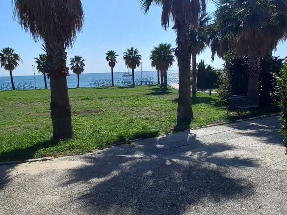 Дава се под наем Двустаен апартамент в к.к. Елените - 56 кв.м за 612 € - Снимка #1