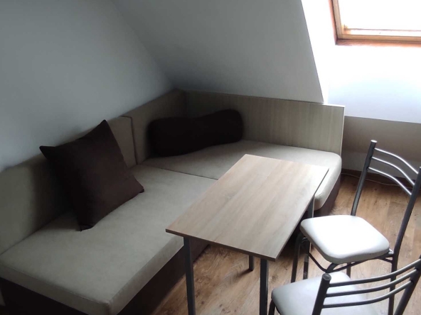 Дава се под наем Едностаен апартамент в Враца, Център - 18 кв.м за 199.41 € - Снимка #1