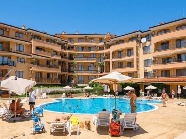 Дава се под наем Двустаен апартамент в Свети Влас - 68 кв.м за 229.5 € - Снимка #1