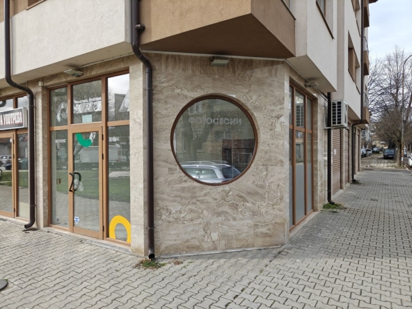 Магазин в Казанлък - 68 кв.м за 1125 €/кв.м - Снимка #1