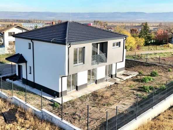 Къща в с. Хераково, Област София-област - 254 кв.м за 733 €/кв.м - Снимка #1