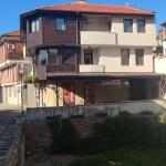 Дава се под наем Тристаен апартамент в Несебър - 90 кв.м за 112.2 € - Снимка #1