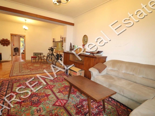 Дава се под наем Тристаен апартамент в София, Център - 120 кв.м за 800 € - Снимка #1