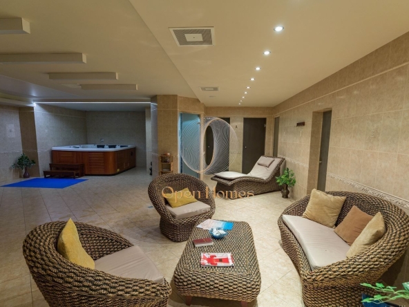 Офис в София, Лозенец - 385 кв.м за 636 €/кв.м - Снимка #1