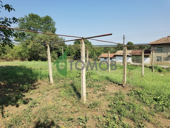 Парцел в с. Риш, Област Шумен - 1477 кв.м за 6 €/кв.м - Снимка #1