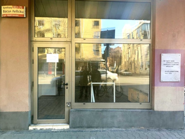 Дава се под наем Магазин в ж.Южен парк - 34 кв.м за 997.05 € - Снимка #1